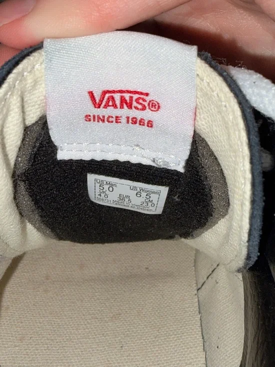 Vans Sk8-Hi Black and White high tops - Picture 6 of 6